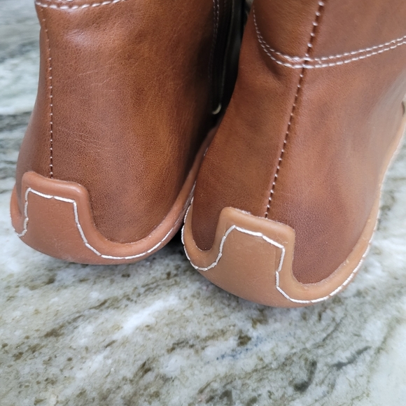 Girls Leather 👞 - Picture 6 of 7